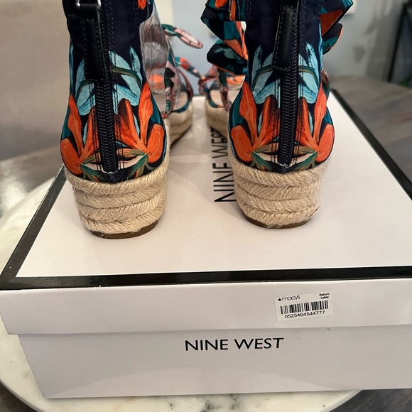 NWOT Nine West Navy Wedge Sandals 9.5 - Picture 4 of 8